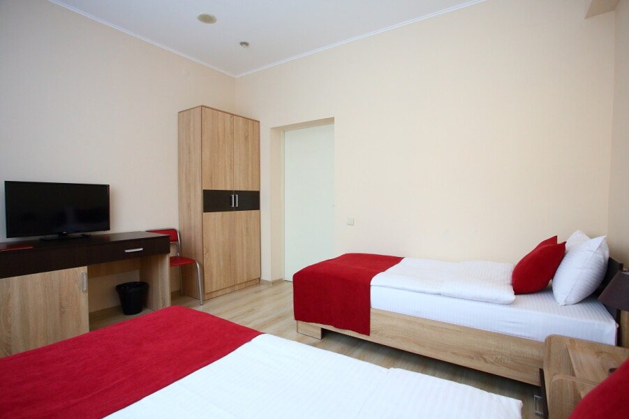 Отель Максим