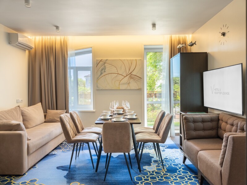 V Hotel&Rooftop lounge - photo 2