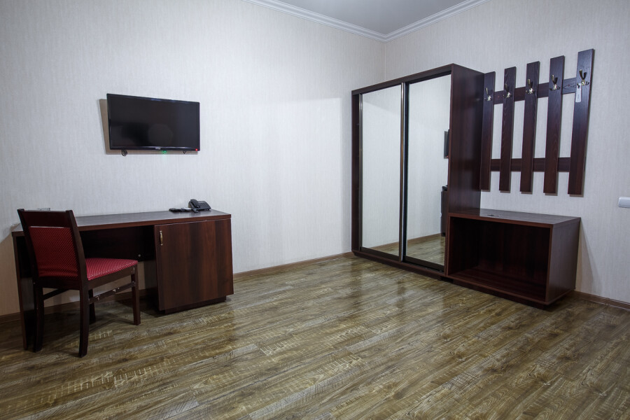 Ресторанно-гостиничный комплекс "CRYSTAL" - photo 4