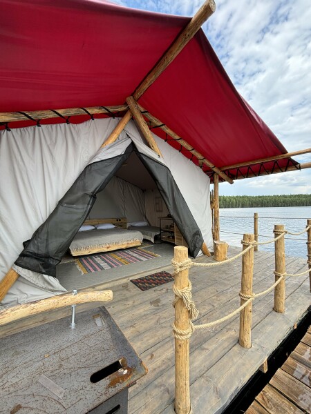 Глэмпинг Оланга на воде