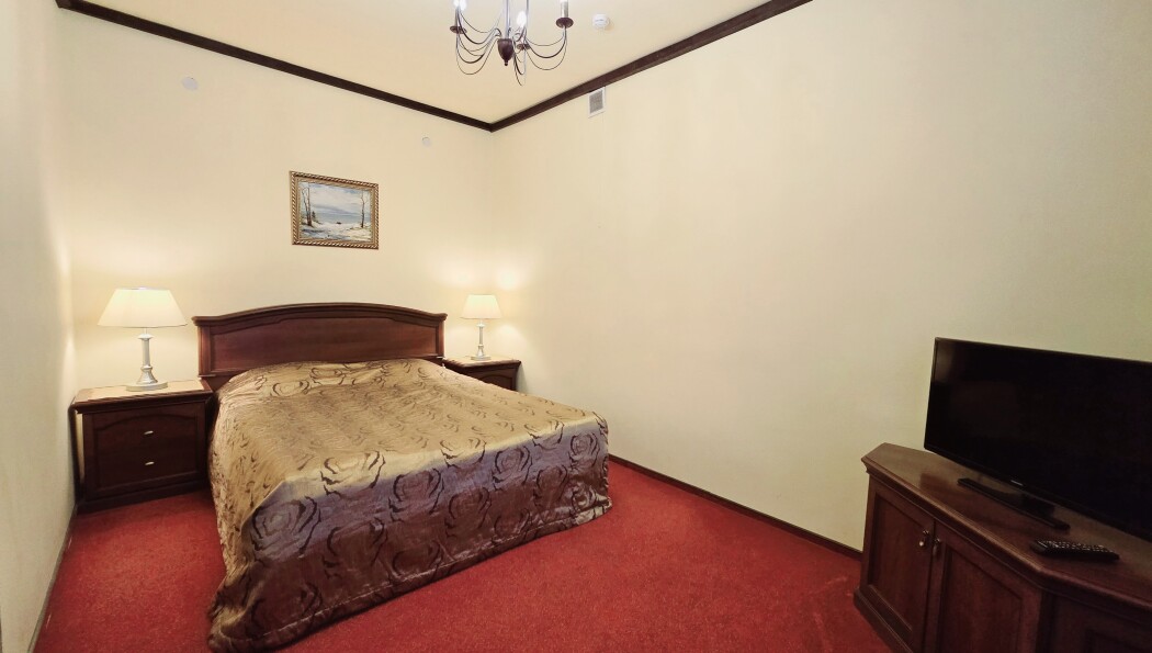 Золотая Орхидея, Отель