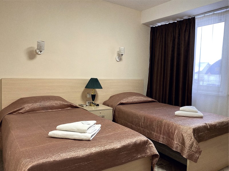 Профсоюзная, Гостиница